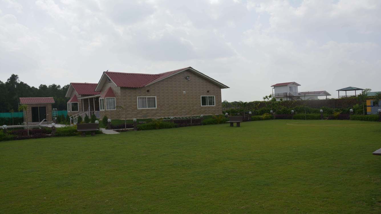 Green Beauty Farm House